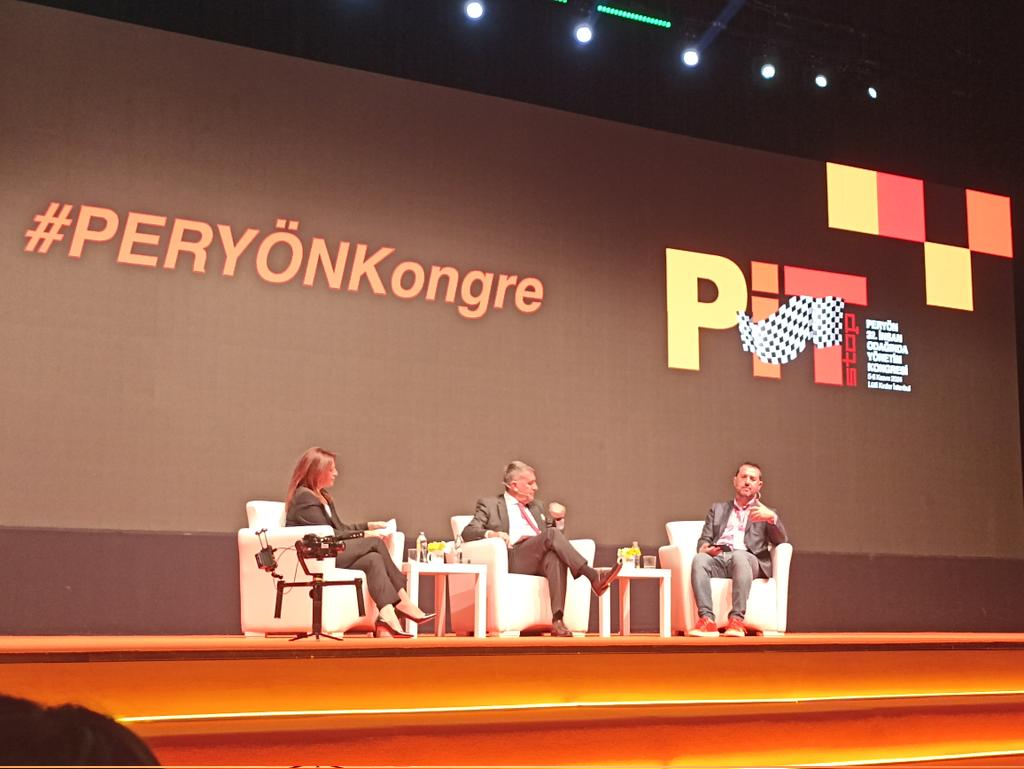 #peryönkongre 2.gün başladı. #Tüsiad  başkanı Orhan Turan: Her yönetici insan kaynakları şapkalı olmalı. Şu anda iş dünyasının gündemindeki 2 önemli konu finansmana ve yeteneğe erişim. Yönetim kurullarındaki kadın sayısı artmalı.