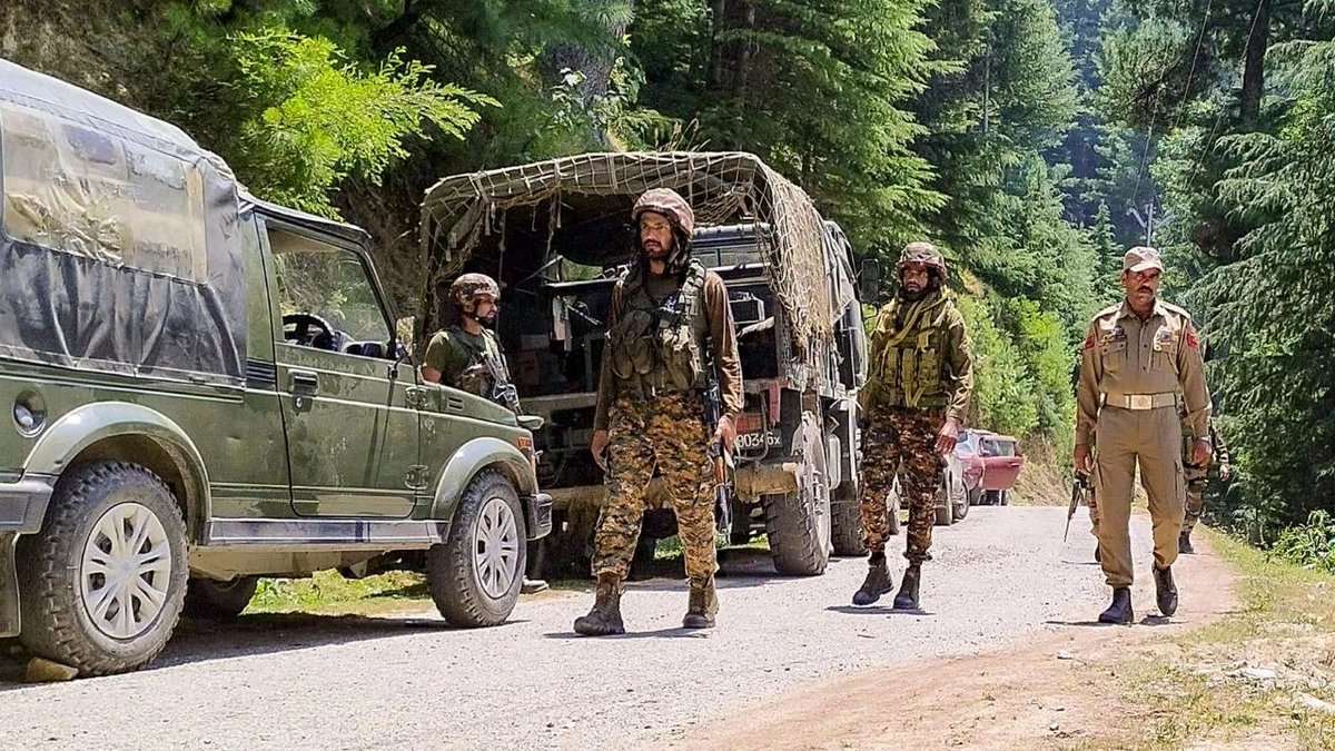 KashmirVantage2's tweet photo. Kupwara Encounter:

Encounter commenced between Indian occupation forces and Kashmir Freedom Fighters in lolab Forest  area of Kupwara district. Freedom Fighters have attacked Kupwara Police and 28RR . https://t.co/aQJtKkKaJp