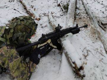 KainuunPR's tweet photo. Valmiusyksikkömme harjaantuu omissa koulutussuunnitelman mukaisissa ammunnoissaan Kainuun tykistörykmentin toteuttaman ampumaharjoituksen yhteydessä. Kustannustehokasta ja kätevää.
#kaipr #maavoimat #inttiarki #vyks #kaijp #kaitr https://t.co/lNcH5m5B9S