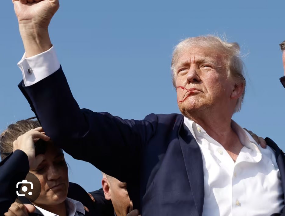 Viņi divatā uzvarēja Teilori Sviftu, Beionsī, Ofru, CNN, visu Holivudu, Kārli Streipu, Latvijas Televīziju un partiju progresīvie!
Malači!
Good luck, <a href="/realDonaldTrump/">Donald J. Trump</a> !