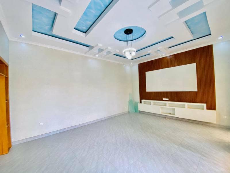 KABEZA BIG House For Sale At 150MILLIONS TEL:+250788350060
The house consists of:
📷Enough Sitting room
📷Dinning room
📷5 Bedrooms
📷3 Bathrooms
📷Beautiful Modern Kitchen inside &amp; Store
📷BIG  Garden
📷 Secure  Parking Space
📷 Water Tank
📷Full documents available