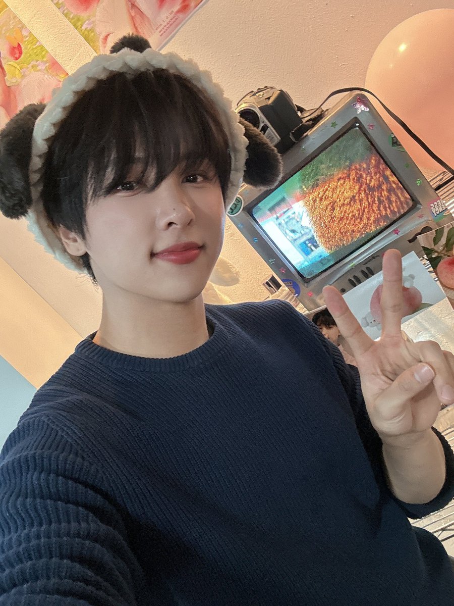 온리원오브 tweet media