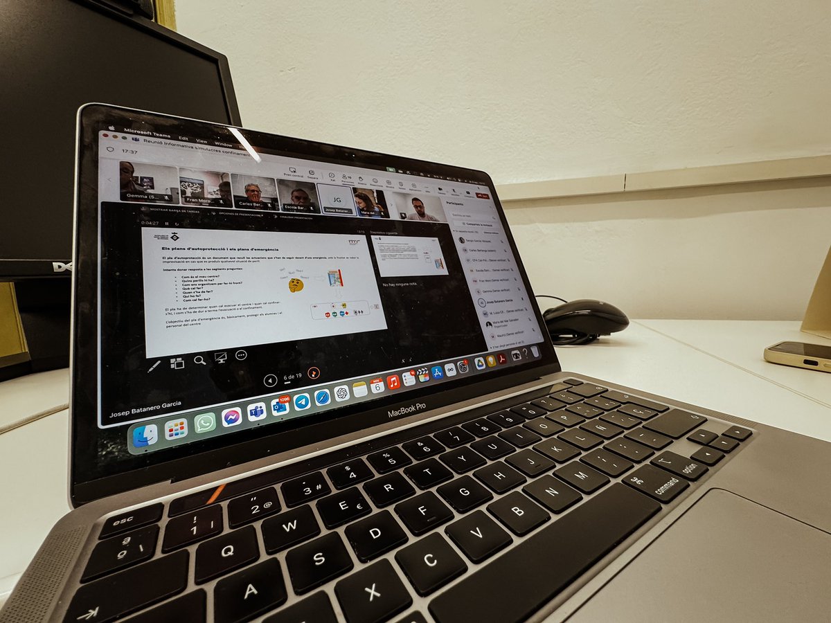 🚨 [SIMULACRES ALS CENTRES EDUCATIUS]

💬 Des de la regidoria de Protecció Civil, ens trobem amb els centres educatius de #SantaPerpètua, per preparar els simulacres d’emergència d’aquest curs.

🧑‍🏫 Treballem la millora de la seguretat de l’alumnat, amb novetats als simulacres.