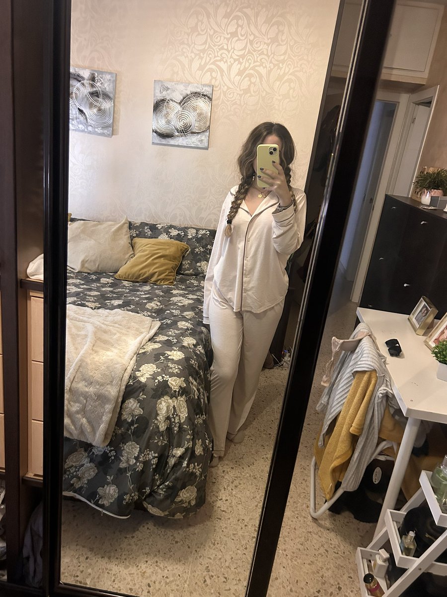 goddessstarkk's tweet photo. llegas de trabajar, de conseguir dinero para mi. te sientas rendido en tu cama, abres twitter y entrad en mi perfil y ves estas fotos. sin pensarlo abres la cuenta del banco y caes rendido a mi frotándote tu micropolla como perro que eres. así debe funcionar 🤏🏻🍆🦮 https://t.co/YSjcgPCV7H