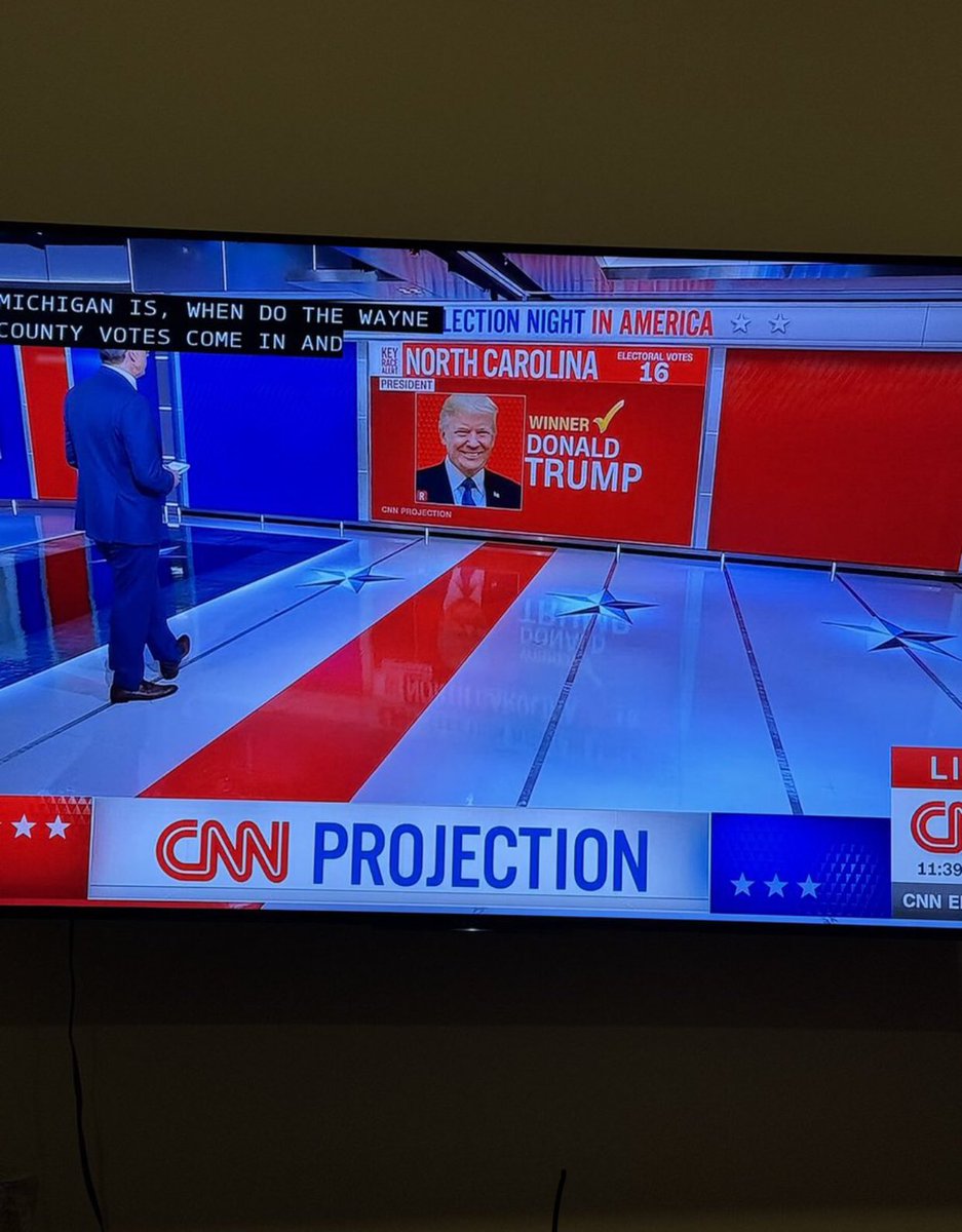 Karlthelenin's tweet photo. Just when I thought I would NEVER ENJOY WATCHING @cnn EVER AGAIN…
The discomfort of the CNN hosts is wonderful…
It’s like Christmas and New Years in November!
#Trump https://t.co/nGIBeA7BRx