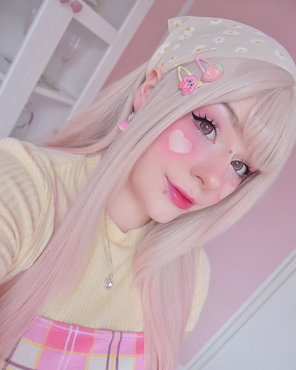 zeppelisimp's tweet photo. Hi! I’m Bianca and here to share my collection, fashion and everything pink and cute about my life🗣️💕 (also cosplay very rarely??) let’s connect💕🤠 https://t.co/dxnqkTIERf