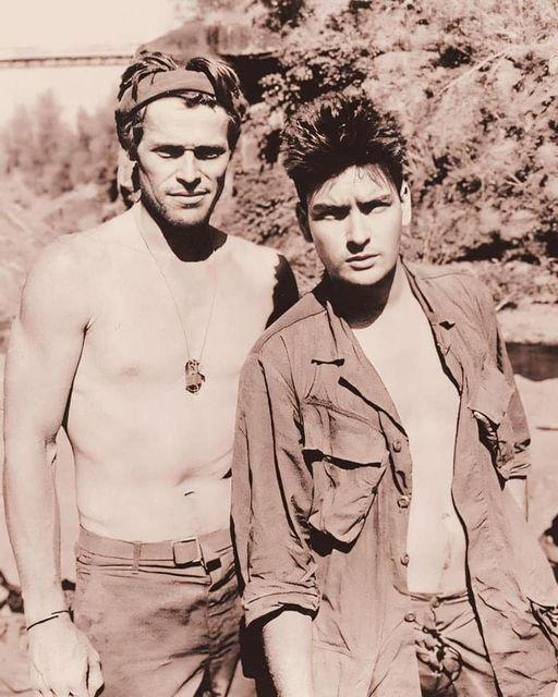 DannyDrinksWine's tweet photo. Willem Dafoe &amp; Charlie Sheen during the filming of 'Platoon' (1986). https://t.co/jjcnURGXCI