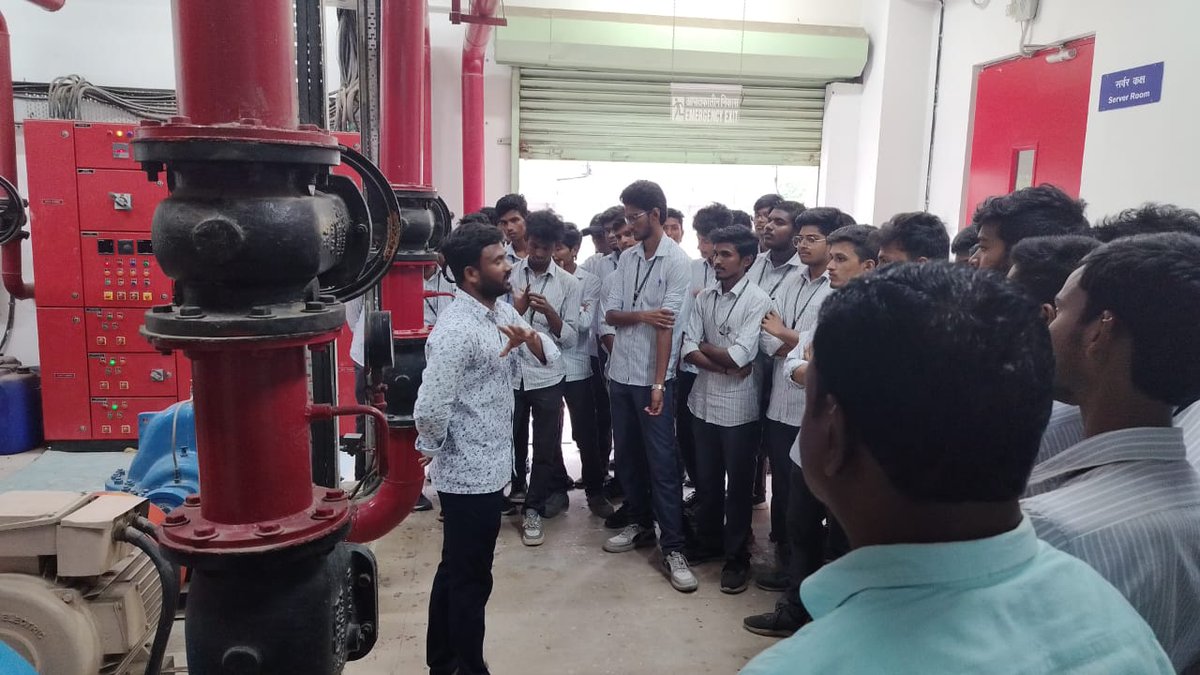 STPIVijayawada's tweet photo. ๐ #STPIBeyondMetros: Students from @DHANEKULA2009 #Vijayawada explored the @STPIVijayawada campus on 06-11-2024!
During their industrial tour, the STPI team shared valuable insights into #STPIINDIA operations and growth opportunities ๐
@KavithaC8 #STPIIncubation #STPIOutreach https://t.co/jNkOPR9ZJV