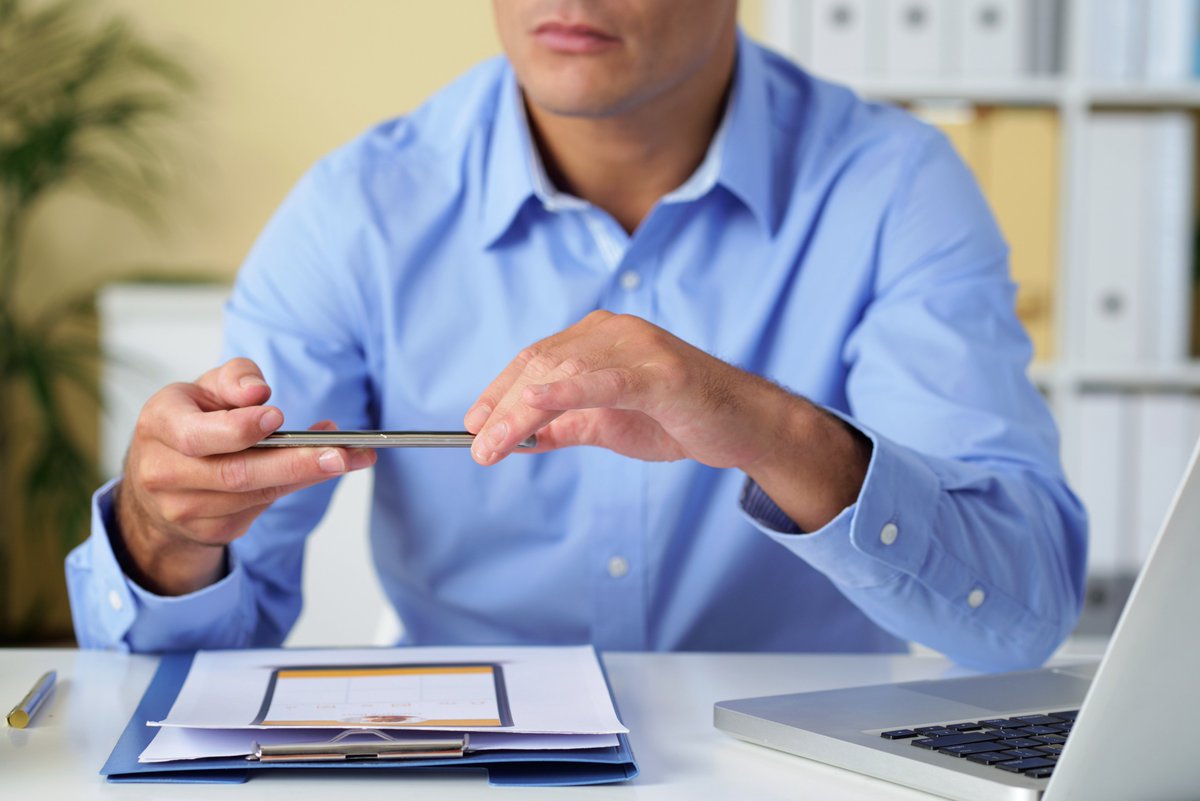 Krediler Hakkında Bilgi Almak İstiyorum
Kredi, bireylerin ve işletmelerin belirli bir finansal ihtiyaçlarını karşılamak için bankalar veya finans kuruluşları tarafından sunulan bir borçlanma aracıdır. Krediler, belirli bir süre boyunca geri ödenmek üzere belirli bir faiz oranıyla