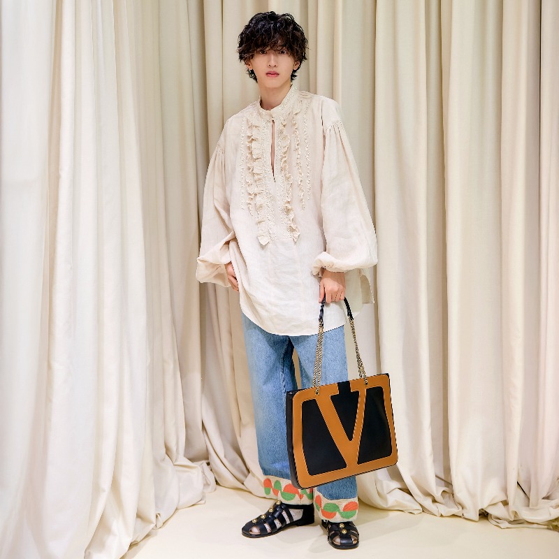 MaisonValentino's tweet photo. #ShunsukeMichieda, #Kōki, AiNA THE END (@aina_BiSH) and Emma (@okss_emma_2121) were seen at the Omotesando in-store Event opening dressed in #ValentinoAvantLesDébuts looks and #VALENTINOGARAVANI accessories designed by Creative Director #AlessandroMichele.