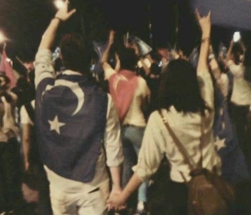 Irkını sev, ırkından sev.