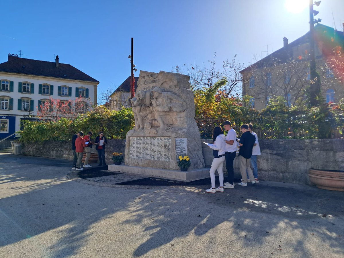 Etudier le monument aux morts de Morteau dans le cadre dans un projet mémoriel large avec une classe de première pro. Objectif : connaître le rôle des monuments aux morts, du 11 novembre, la symbolique du monument, son environnement. 
#11novembre #memoire
<a href="/DuchanoisG/">DUCHANOIS Gwladys</a>