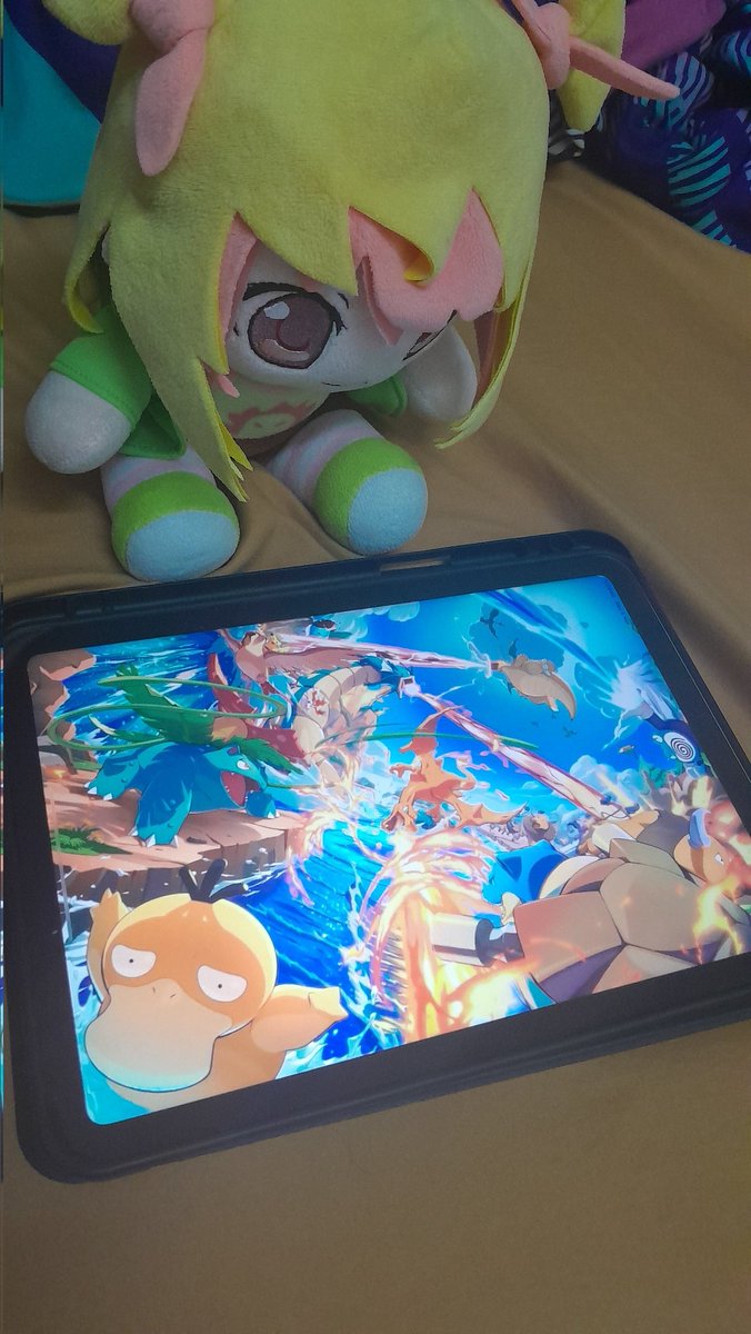 JerenSoon's tweet photo. @MiosChannel is bored, so she decided to play PokemonTCG... https://t.co/3B3F6XxiBd