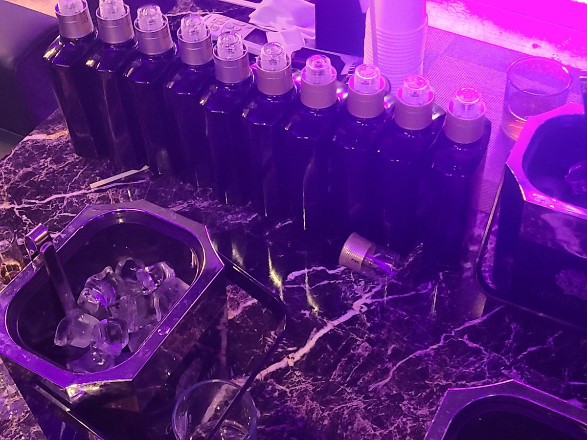 기부니가 야리꾸리해
입벌려~ 술 들어간다 ❤️