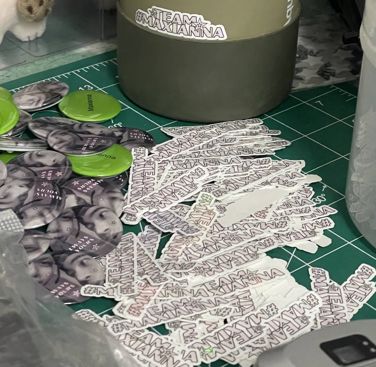maxielauv's tweet photo. im currentlyy packing them! stickers just arrived yesterday din🥹 will start shipping tomorrow < 33 https://t.co/rf76a4HuKc