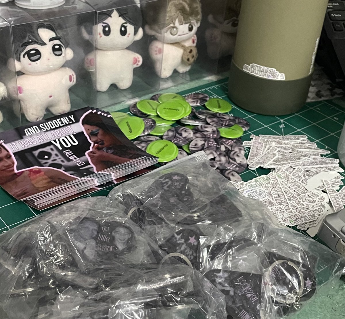 maxielauv's tweet photo. im currentlyy packing them! stickers just arrived yesterday din🥹 will start shipping tomorrow < 33 https://t.co/rf76a4HuKc