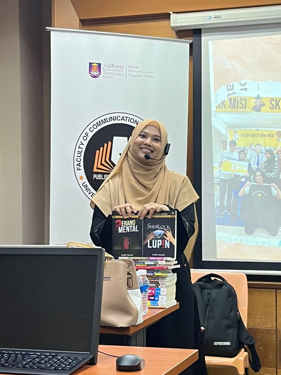 mb_yy26's tweet photo. Sesi perkongsian ‘Comic Book Publication Talk by Skuad MISI’ yang disampaikan oleh Puan Husna Adnan (pengurus jualan Skuad Misi) hari ini di Fakulti Komunikasi dan Pengajian Media, Uitm Shah Alam.
#SkuadMisi
#commed2024
#masscommuitm
#journiefication
@uitmmasscomm72
@JRN500 https://t.co/jVAfNZWY4r