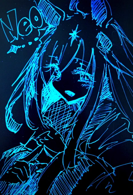 メモパッドの落描きを消す前に、写真撮って良い感じに加工して壁紙にしてる。(ぱっと見なんだか判別できない) 