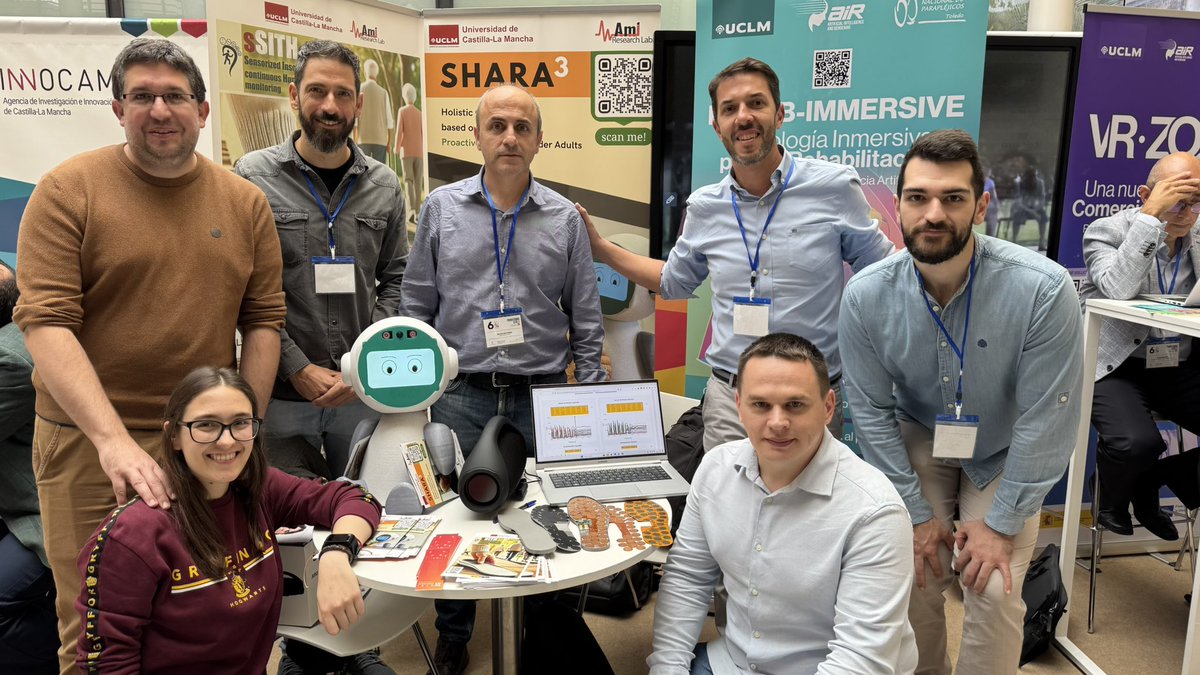 esiuclm's tweet photo. Hoy, nuestros grupos de investigación @mamiotlab y @AIR_ESI, se encuentran en #Albacete en la feria TRANSFORMA CLM presentando resultados alcanzados en algunos de sus proyectos. Conexión entre universidad y empresas. https://t.co/7llAjTTq9S
