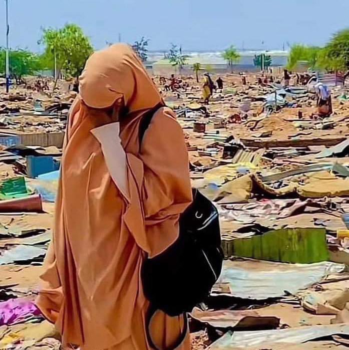 WAA CAADADIISA EE CEEBTIISA MA AH.

Waxaa nasiib darro ah in Madaxweyne <a href="/HassanSMohamud/">Hassan Sheikh Mohamud</a> ku guul daraystay in uu dhalinyaradii Soomaaliyeed dalkooda hooyo shaqo abuur ugu sameeyo, haddana uu ku amray dalalka ay u doonteen nolol iyo wabarsho in Soomaaliya dib loogu soo celin.