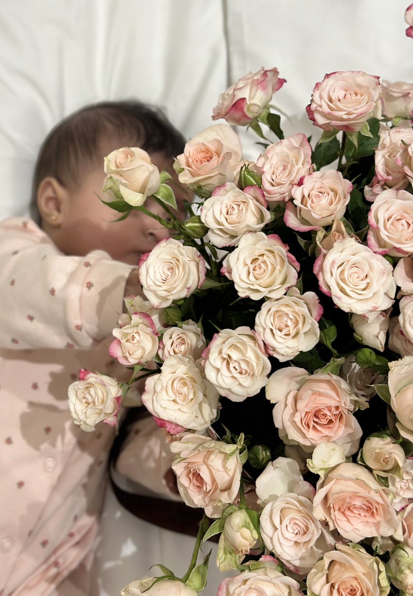 ii2Aiii's tweet photo. يا مبسمٍ ربي من الورد سوّاه 
 كاملٍ مابه من العذاريب ذرّة https://t.co/CN7YVmUOIm