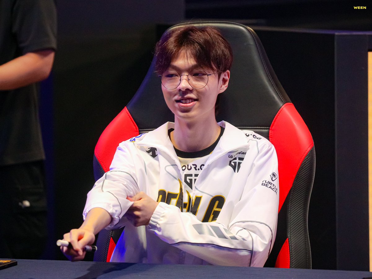 241103 GES ASIA 팬미팅

#FOXY9 #폭시9 #정재성 <a href="/Foxy9fps/">Foxy9</a>