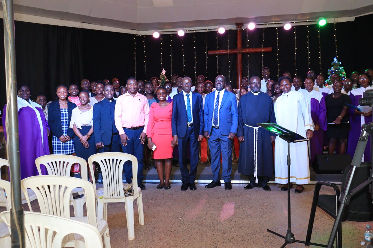 ProfMuhwezi's tweet photo. I enjoyed the Xmas carols organized by  @StLwangaMubs and @stjamesmubs. The 4 staff and students' choirs blessed us. In my remarks, I emphasised the need to have joy, peace,and reconcile with each other. I appreciate our clergy for giving us an opportunity to be in God's presence https://t.co/Y6D2nFzizE