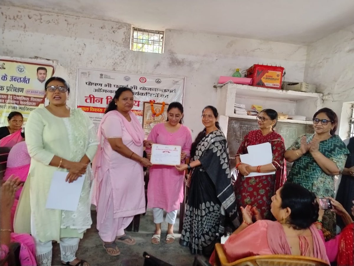 vinitachandra01's tweet photo. पोषण भी पढ़ाई भी प्रशिक्षण लोनी गाजियाबाद @MinistryWCD @CMOfficeUP @up_poshan https://t.co/GZzLguUKsc
