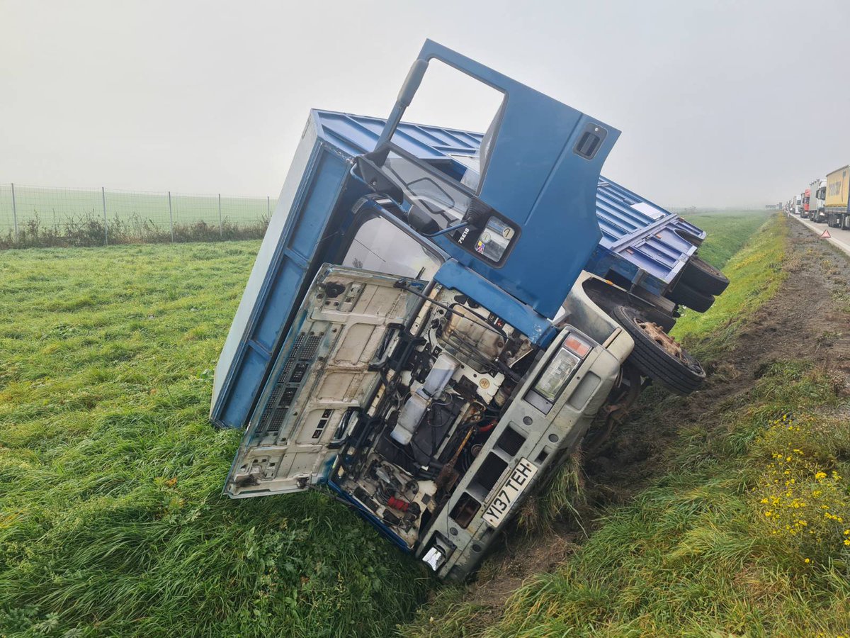 Disaster on the way to Ukraine! Drivers are thankfully OK, but the truck will need recovery, and minimum two new front tires. Urgent help needed. 

Please please donate!

justgiving.com/crowdfunding/u…