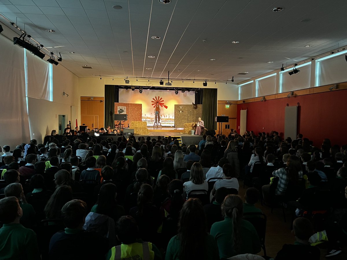 Huge welcome to the local primary schools who have joined us for today’s matinee!