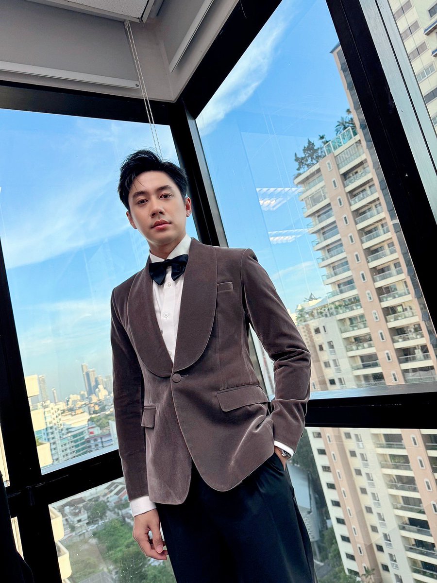 JAMRACHATA_OFC's tweet photo. นอกจากแอคแดง ก็มีแอคหล่อนี่แหล่ะ !!!

#แจมร่วมชมโขนพระราชทาน https://t.co/O2t3UaJQpb