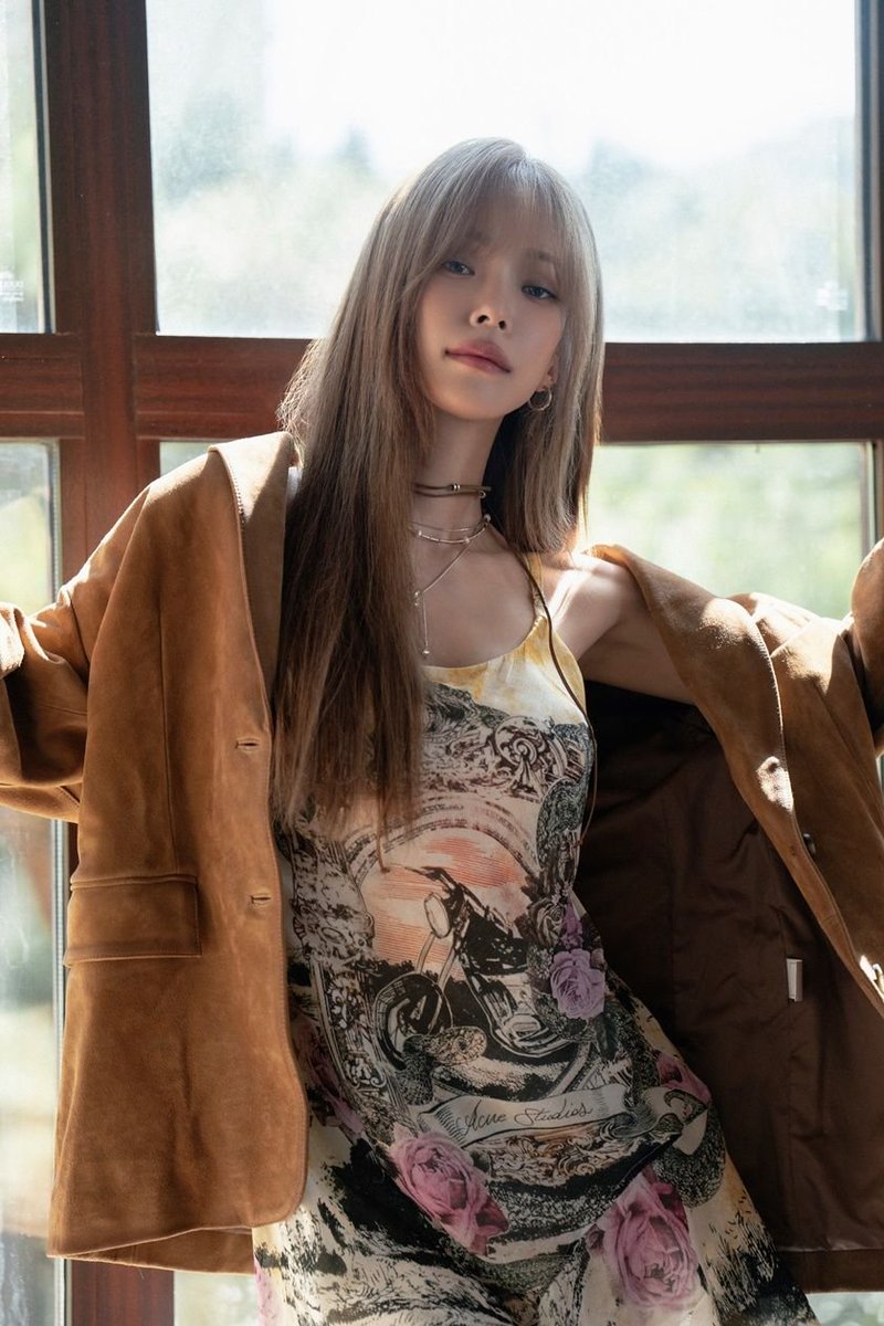 heizesdiary's tweet photo. Heize's 9th Mini Album [FALLIN'] is now OUT!!! 💙

🎬 'FALLIN'' MV
📷 https://t.co/rm1AS1oKG7

#헤이즈 #Heize #FALLIN https://t.co/SPL3e0J2Iv