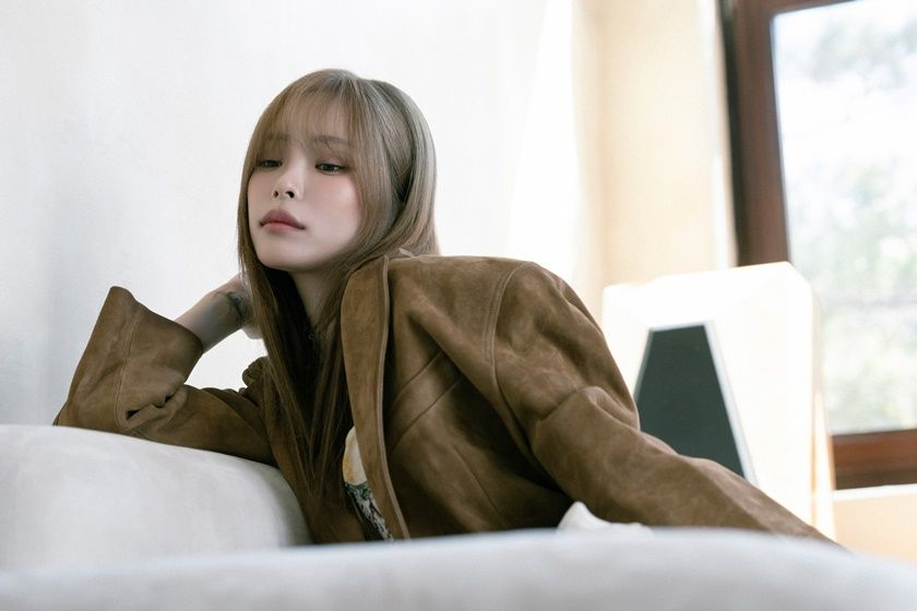 heizesdiary's tweet photo. Heize's 9th Mini Album [FALLIN'] is now OUT!!! 💙

🎬 'FALLIN'' MV
📷 https://t.co/rm1AS1oKG7

#헤이즈 #Heize #FALLIN https://t.co/RS4KojO41z
