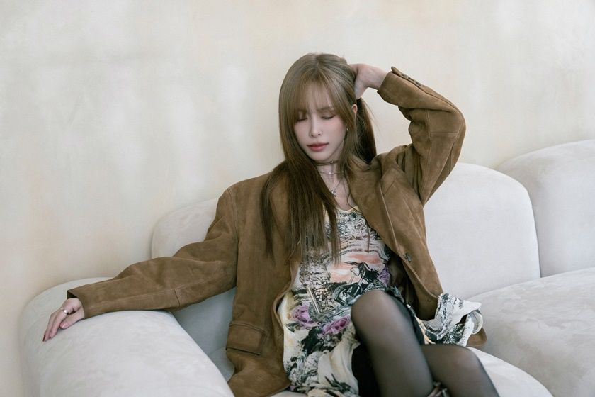 heizesdiary's tweet photo. Heize's 9th Mini Album [FALLIN'] is now OUT!!! 💙

🎬 'FALLIN'' MV
📷 https://t.co/rm1AS1oKG7

#헤이즈 #Heize #FALLIN https://t.co/RS4KojO41z
