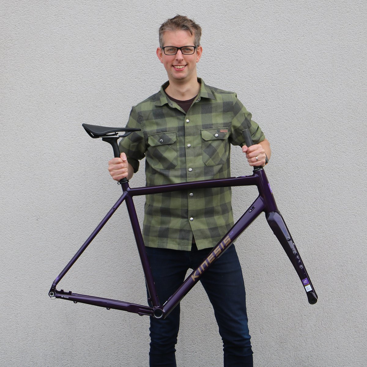 Exciting News for Andy "Mega pleased to be teaming up with Kinesis UK and being one of their Brand Ambassadors"

First frame to arrive is his eye-catching GX Race gravel frame. What this space for the upcoming build.

#kinesisbikes #cycling #newbikeday #gravel #gravelbike