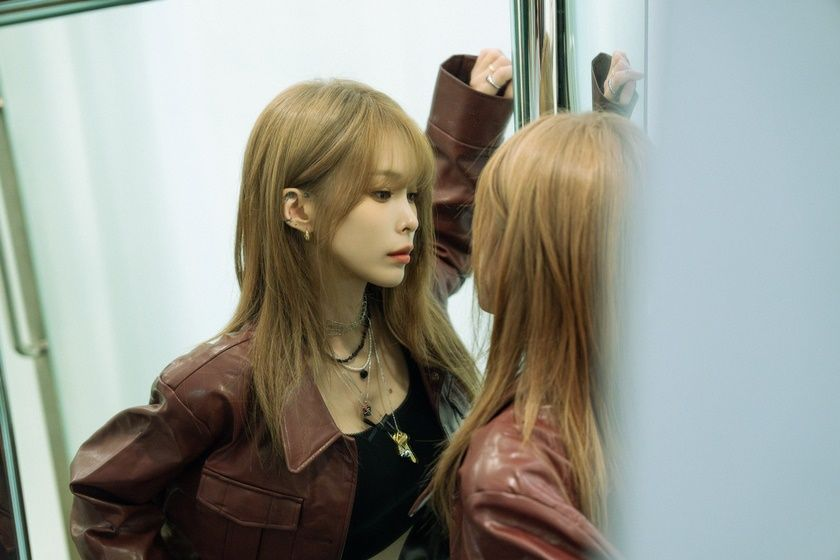 heizesdiary's tweet photo. Heize's 9th Mini Album [FALLIN'] is now OUT!!! 💙

🎬 'FALLIN'' MV
📷https://t.co/rm1AS1oKG7

#헤이즈 #Heize #FALLIN https://t.co/FOnVGVm9qv
