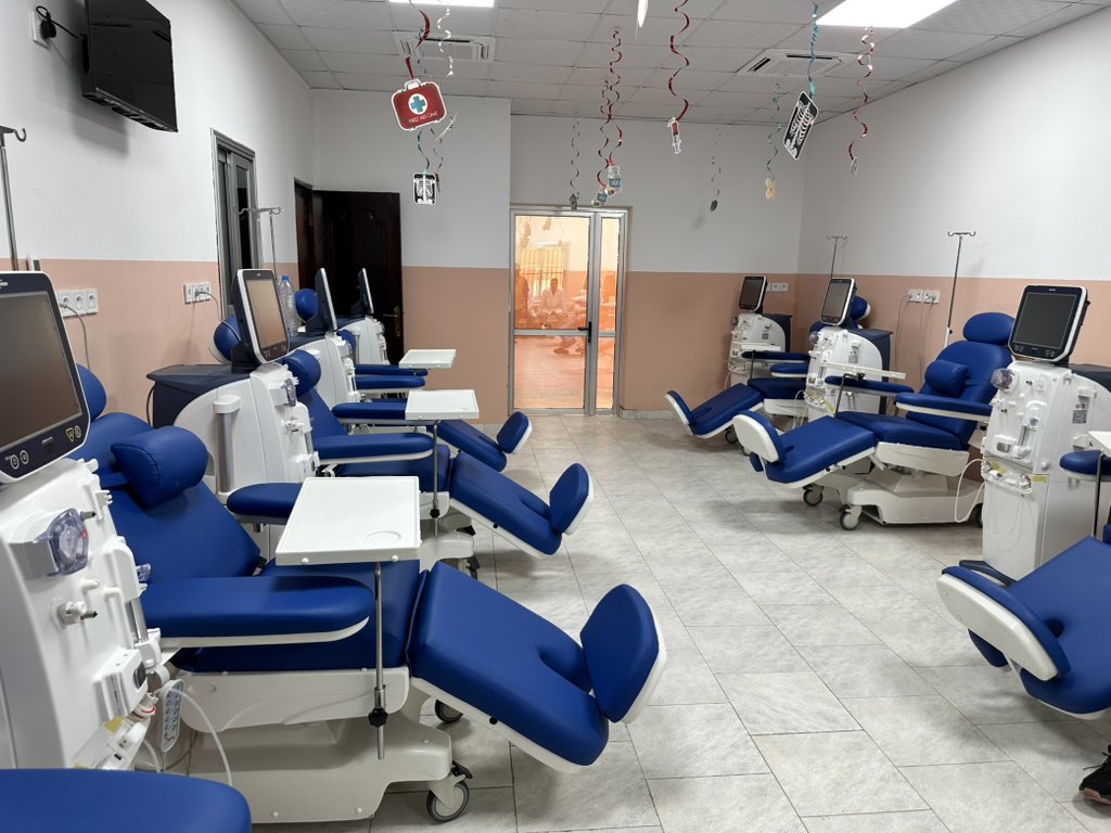 AKarim_Bangoura's tweet photo. Inauguration du centre d’hémodialyse Pr Yacouba Ishaga Touré de l’hôpital de l’Amitié Sino-Guinéenne de Kipe pour la prise en charge des patients souffrant d’insuffisances rénales. La Fondation Orange Guinee reste aux côtés des populations et des autorités guinéennes. https://t.co/497enDMjM5