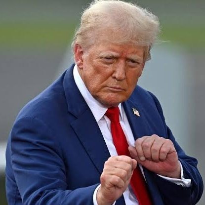 reportersalles's tweet photo. Promessas de Trump sobre ideologia de gênero 

“Vou revogar todas as políticas de Biden que promovem a castração química e a mutilação sexual dos nossos jovens e pedir ao Congresso que me envie um projeto de lei que proíba a mutilação sexual infantil em todos os 50 estados”, disse Trump na Conferência de Ação Política Conservadora de 2023.

Trump acrescentou em um vídeo de campanha que emitiria uma ordem executiva instruindo as agências federais a cortarem programas que promovam transições de gênero, bem como pediria ao Congresso que parasse de usar dólares federais para promover e pagar procedimentos de mutilação.