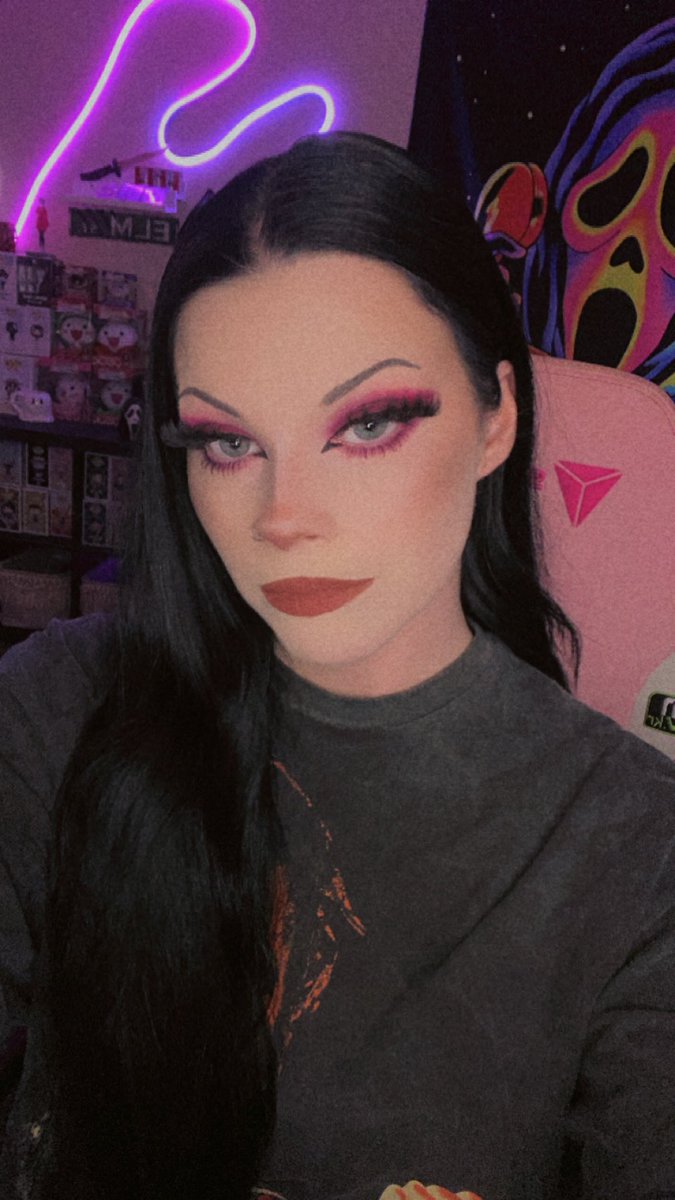 We Loopin 🖤🤍
DBD stream Live on Twitch!⛓️💀
Twitch.tv/BlackIvyyy