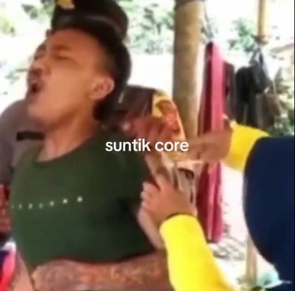 dxrkchocolx's tweet photo. Dari suntik core, kucing core, sampe kaget core....

INILAH KUMPULAN VIDEO LUCU INDONESIAN CORE 😭

SAMPE NGAKAK GULING-GULING😭

Utas:🧵 https://t.co/MoP4iKEJ2T