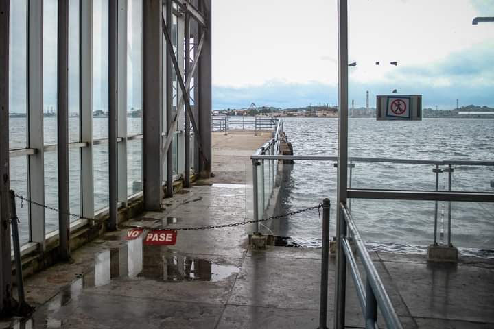 Desde #TransporteCuba se han tomado todas las medidas para la protección de medios e instalaciones ante el inminente paso del huracán Rafael por el occidente del país. Alertas y preparados. #UnidosXCuba