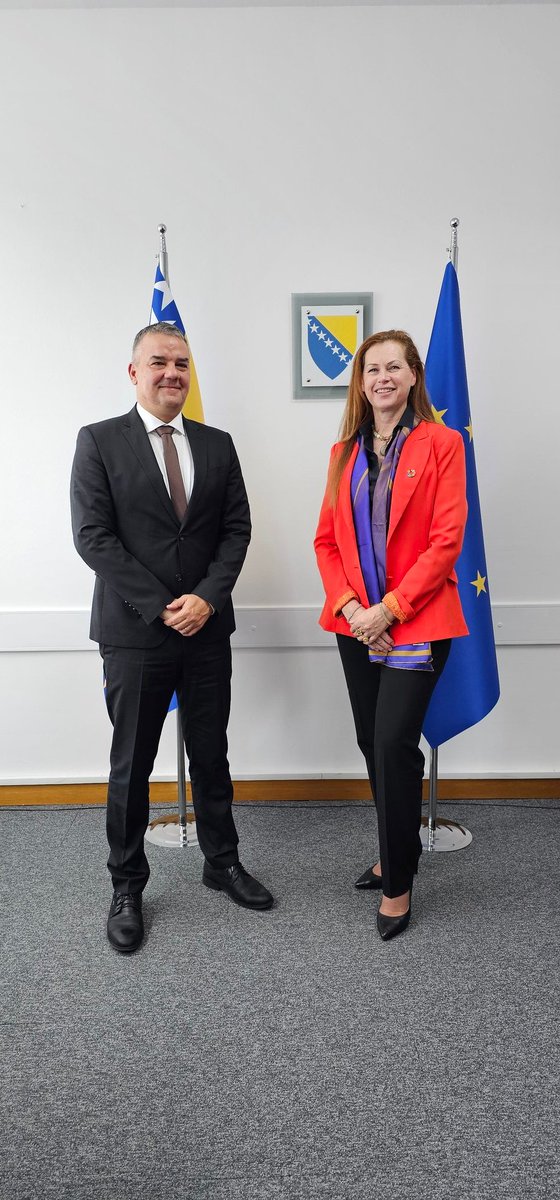 BunozaDavor's tweet photo. Sastanak s @McdonaldIngrid @UN_BiH bio je prilika za informirati o trenutačnim aktivnostima #MPBiH i prioritetnim zakonima za naš #EUput. Razgovarali smo o planiranim procesima @UN_BiH, posebno na polju poboljšanja vladavine prava i uprave.
Zajednički smo adresirali potrebnu osnaživanja i izgradnje povjerenja u BiH.
#OdrživiRazvoj #Suradnja