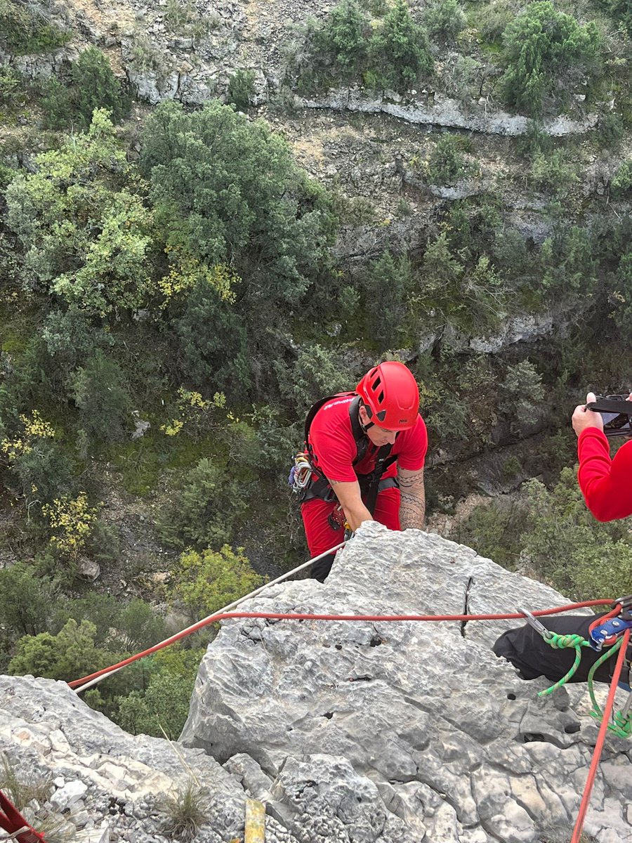 Cette semaine stage IMP1 🧗 pour nos stagiaires qui poursuivent leur parcours qualifiant
➡️ Apprentissage des nœuds
➡️Technique de progression sur corde fixe
➡️Escalade
➡️Techniques de réchappe 
🎯L’objectif du stage est de permettre aux stagiaires d’être autonomes sur corde