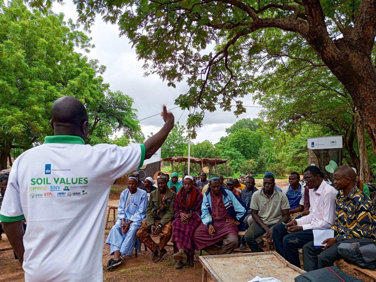 IFDCGlobal's tweet photo. Local #Farmers participated in #SoilHealth and fertility diagnostics!
Through local insights, #SoilValues is addressing climate-driven #Soil challenges and supporting #Sustainable solutions.
Read more: https://t.co/utR3UiwjZX
@SNVworld
@WUR https://t.co/TrfEueyA0i