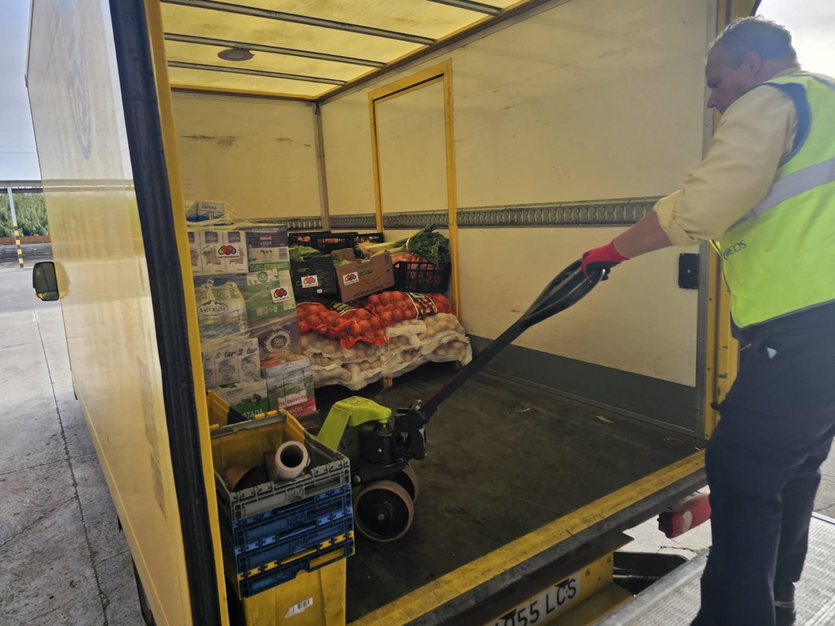Ajuntament València (@ajuntamentvlc) on Twitter photo 🚛 <a href="/Mercavalencia1/">Mercavalència, S.A.</a> rep cada dia unes 20 tones d’ajuda per donar suport a les poblacions afectades per la #DANA i, des del 30 d'octubre, ja ha repartit més de 150 tones.
44 persones voluntàries i 20 vehicles participen en les tasques de distribució.
🔗 i.mtrbio.com/hedpkwgemm 🚛 <a href="/Mercavalencia1/">Mercavalència, S.A.</a> rep cada dia unes 20 tones d’ajuda per donar suport a les poblacions afectades per la #DANA i, des del 30 d'octubre, ja ha repartit més de 150 tones.
44 persones voluntàries i 20 vehicles participen en les tasques de distribució.
🔗 i.mtrbio.com/hedpkwgemm