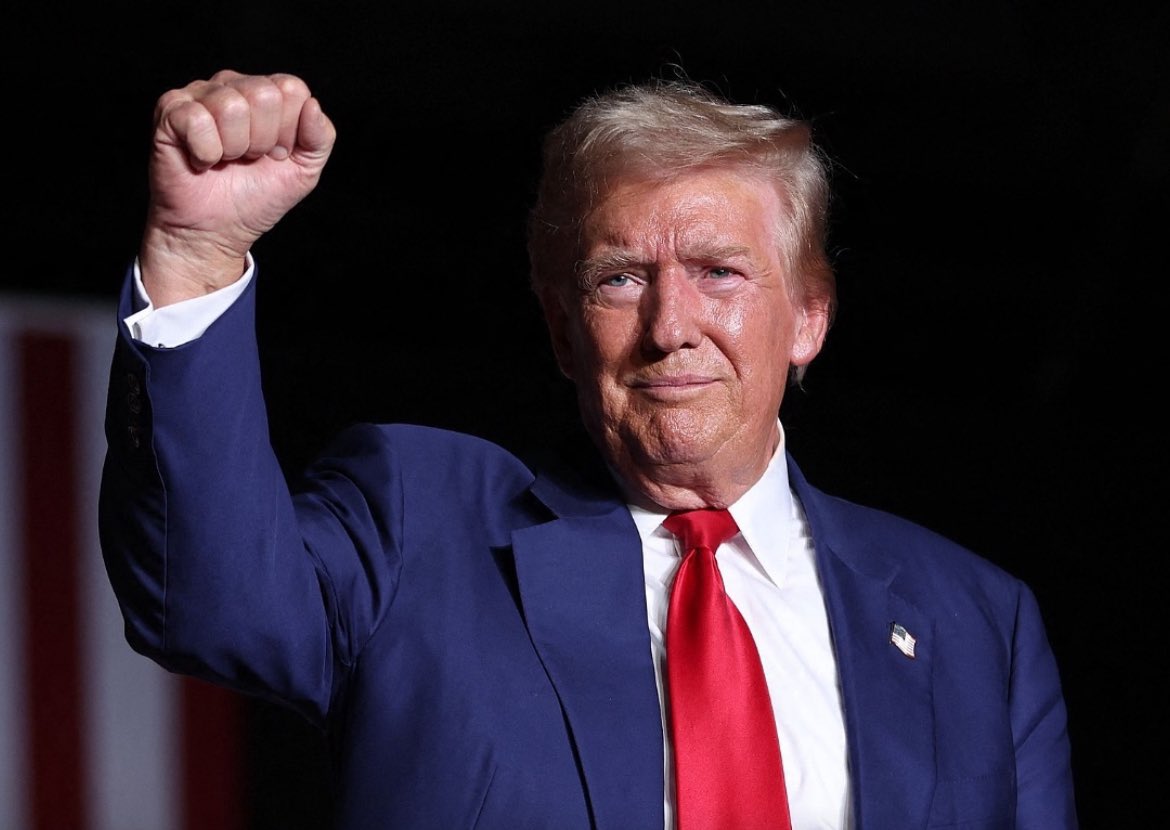 UniverseServant's tweet photo. 🚨Donald Trump set to be next President of United States https://t.co/dZMHhTr8Xq