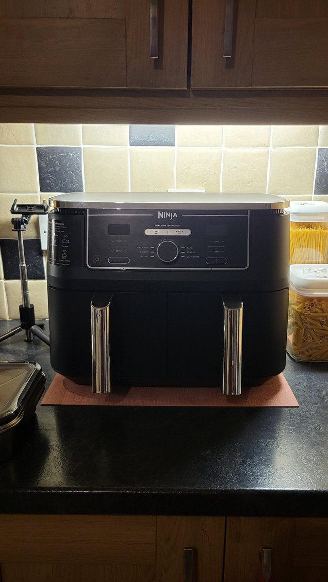 #newbuy #kitchenappliance #airfryer <a href="/NinjaKitchen/">Ninja Kitchen</a> 🖤🖤🖤 

A little not so little surprise