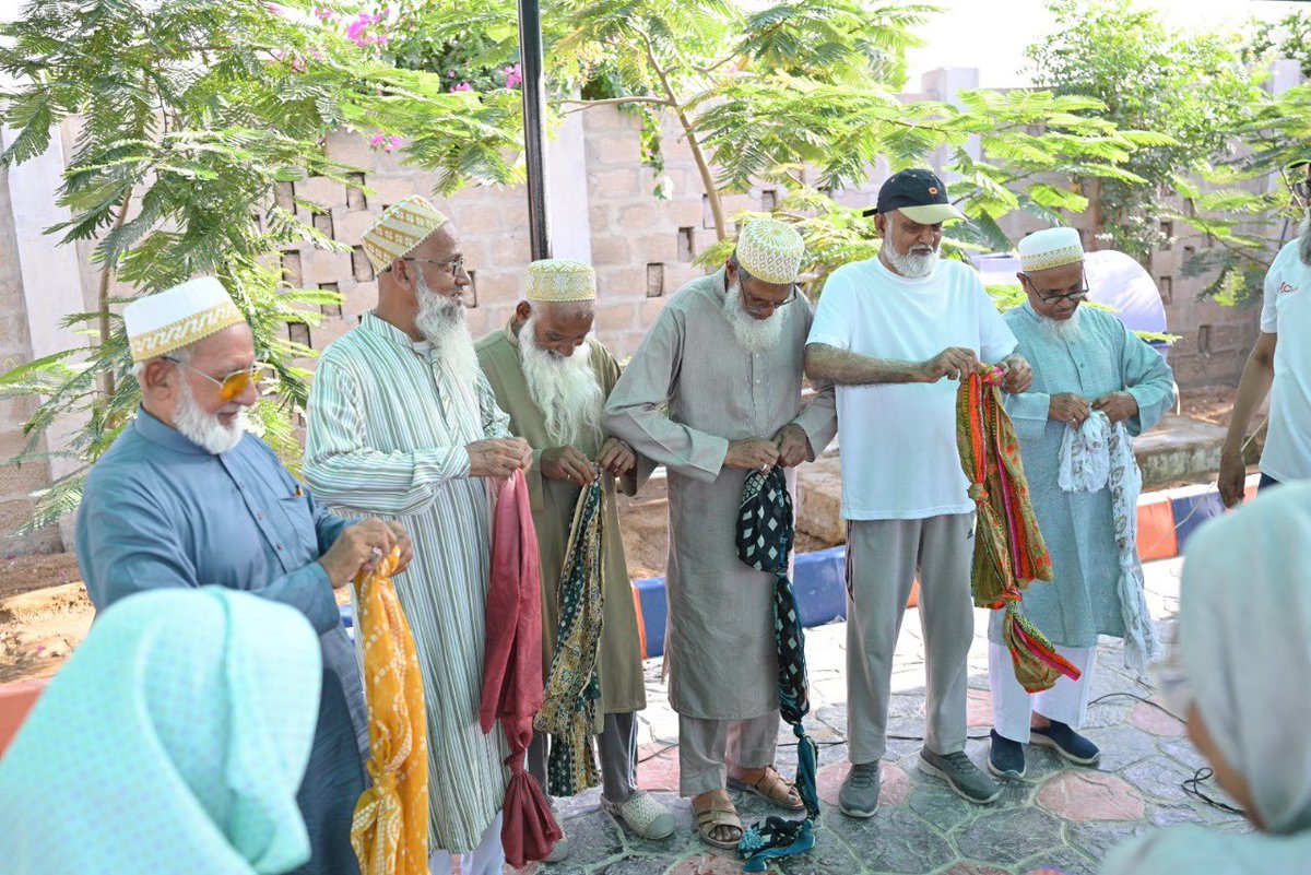 Bohras_Pakistan's tweet photo. Such a heartwarming weekend! Over 100 elders joined together for a day of laughter, games, and treats, organized by young community volunteers. Initiatives like this bring us closer and build lasting connections!
#CommunitySpirit #GenerationsUnited #JoyfulMoments https://t.co/BpfwxCCdC7