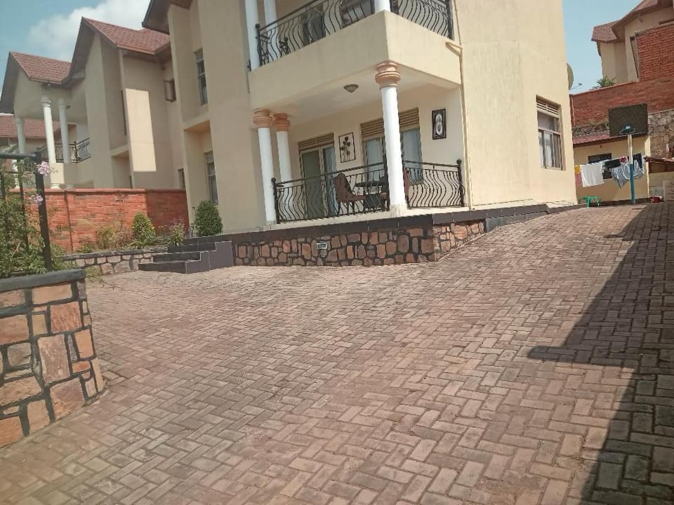 Full furnished house for rent in gacuriro near to simba center.
4 bedrooms and 3 bathrooms
Price :$1200
Please call or whatsap 0788 350 060
