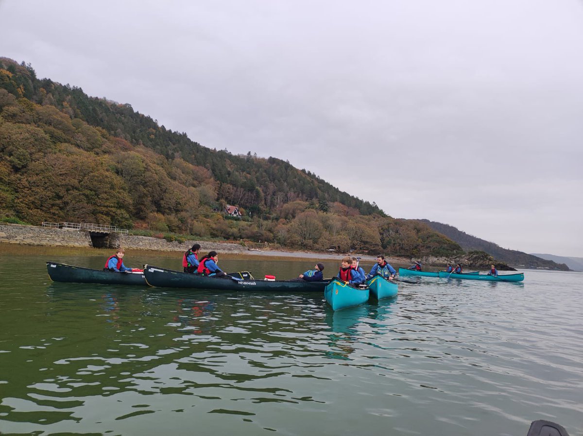 tka_outdoor's tweet photo. Hamiester start off the day with a relaxing paddle followed by a leap of faith @TheKingstonAca #TKAOutwardbound https://t.co/DMdRFkqsRW